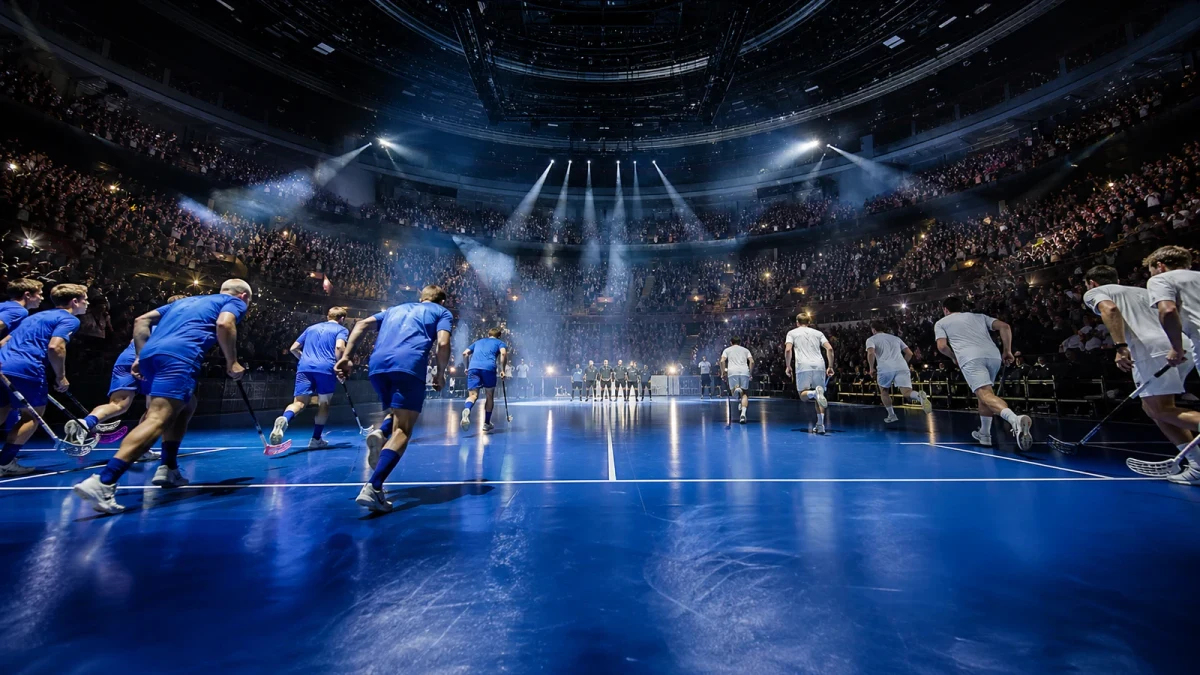 Två innebandylag springer in på en upplyst finalplan inför fullsatta läktare